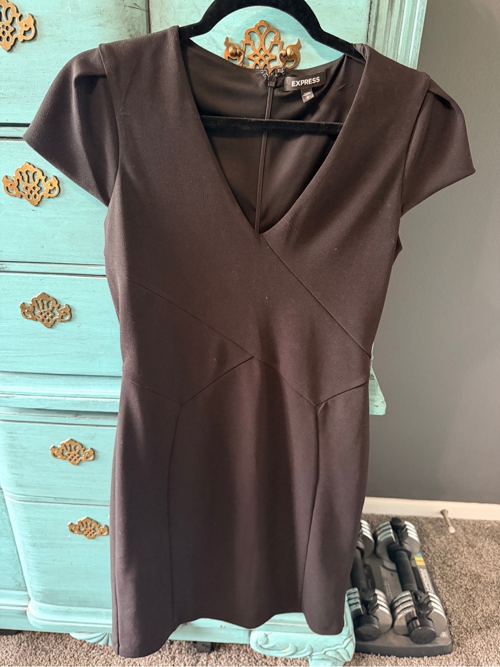 Express Black V-Neck Cap Sleeve Sheath Dress